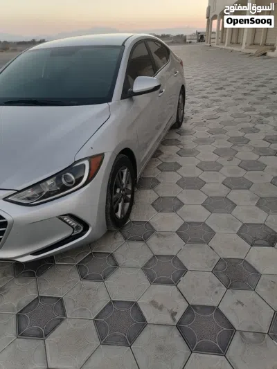 Hyundai Elantra SE 4