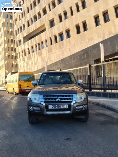 Mitsubishi Pajero Standard 2