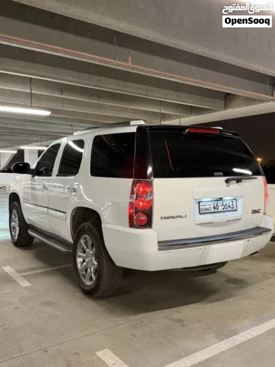 GMC Yukon Denali 3
