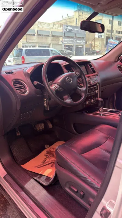Nissan Pathfinder SV 3
