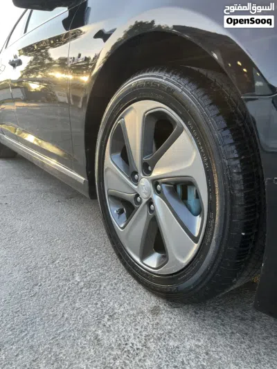 Hyundai Sonata Limited 4