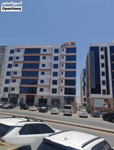 فرصة ذهبية شقة للايجار ف مسقط مقابل عمان مول مكونه من غرفتين وصالة الايجار شامل مياه وكهرباء وصيانة 4