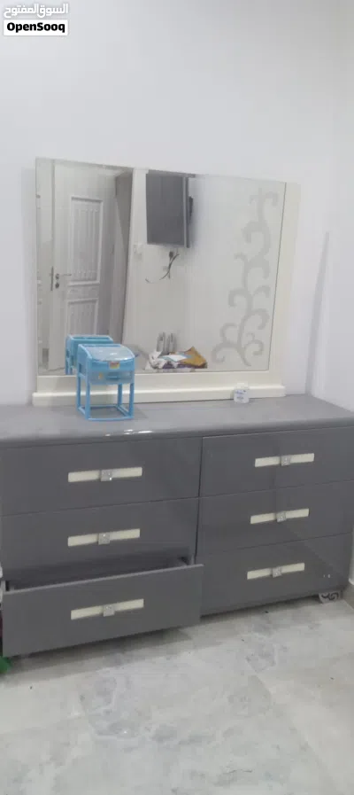 bedroom set like new 4