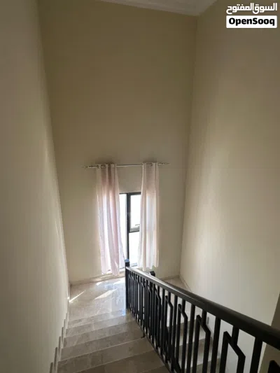 فيلا راقية للإيجار – الموالح 11 Elegant Villa for Rent – Al Mawaleh 11 2