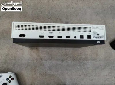 اكس بوكس ون اس للبيع تجي ويا يده اكس بوكس سريس اس الاصليه مع جميع ملحقاته بس الكارتونه ماموجوده 4