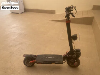 سكوتر كهربائي يمشي من 15 إلى 30 كيلو متر يتحمل وزن من 100 إلى 120 سريع جدا استعمال سنة 2