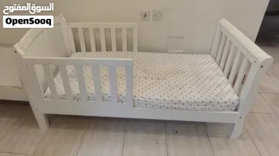 يوجد فرن كهربائي ونسا 4 عيون وتسريحه و2 طاوله صغيره حديد ايكيا و2 سرير أطفال مع الاسفنج 4