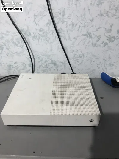 Xbox one s بحاله الوكاله للبيع المستعجل مساحه تيرا بسعر حرق 2