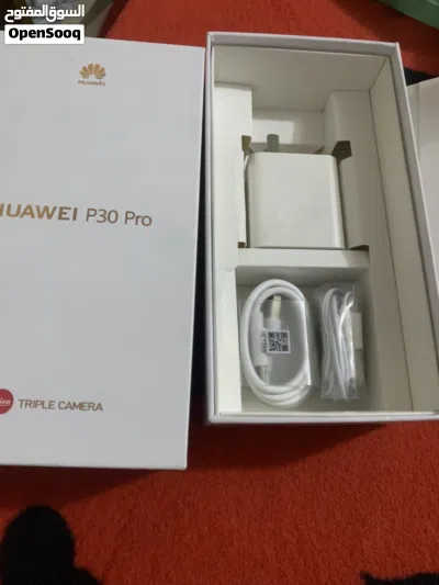 كارتونه مال موبايل هواوي P30برو مامستعمله شاحن مع كيبل مع سماعه 2