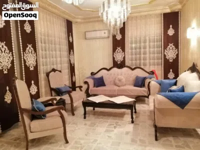 طقم كنب فاخر بحالة ممتازه 2