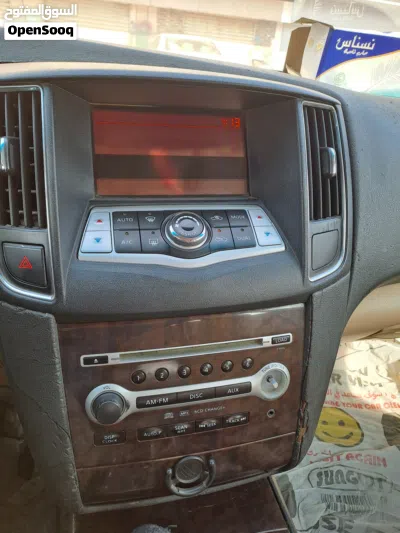 Nissan Maxima Standard 2