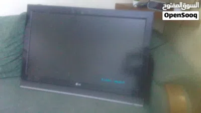 شاشه LG عادي مش سمارت شغاله بصلاة ع النبي فيها بقعه وخط خفيف مش مئثرات 4