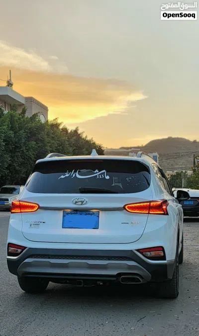Hyundai Santa Fe SEL Premium 4