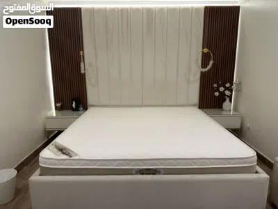 للبيع سرير نفرين و طاولتين و طاوله كبيره 2