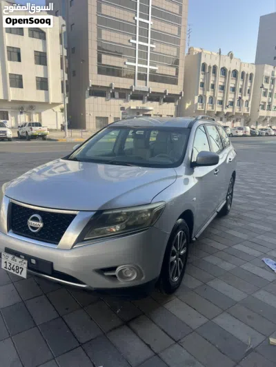 Nissan Pathfinder SV 4