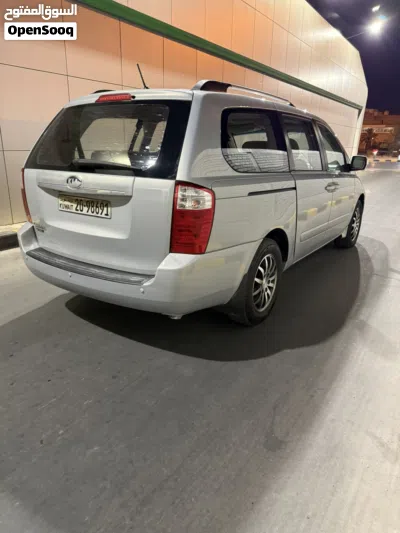 Kia Carnival EX 3