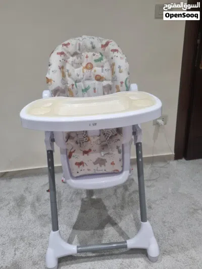 كرسي طعام شبه جديد من ماركة mamas and papas 6 مستويات مع ترجيع الضهر عند النوم حالته ممتازة . 3