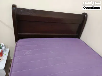 يوجد سرير حطب صناعه بحريني بحاله جدا جدا ممتازة شبه جديدة استعمال فترة قصيرة سعر 35 دينار 4saell 35b 4