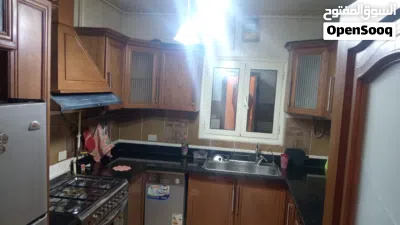 يوجد لدينا شقق بجميع مناطق المعادي وشقق فندقيه علي النيل مباشر صف اول وثاني وشقق للمغتربين شهري ويوم 3