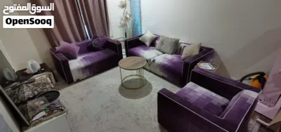 انترية جلوس جيد جدا كالجديد مكون من كنبة 3 وكنبة2 وكرسي 2