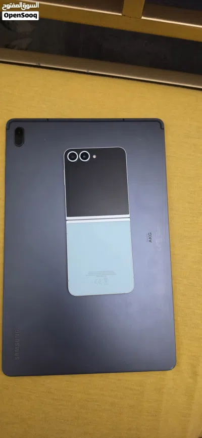 Samsung Galaxy Z Flip 6 سعة 512GB RAM 12GB بحالة جيده 2