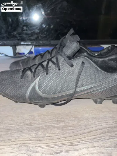 حذاء رياضي من شركة Nike أصلي مقاس 45 أوروبي 11 أمريكي والسعر قابل للتفاوض 3