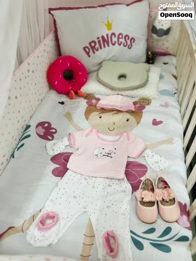 Baby crib set. Good as new! 4