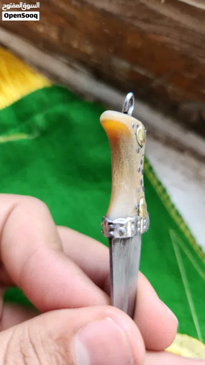 للبيع ميدالية جنبية صيفاني من قرن وحيد القرن مضمونة على الشرط 2