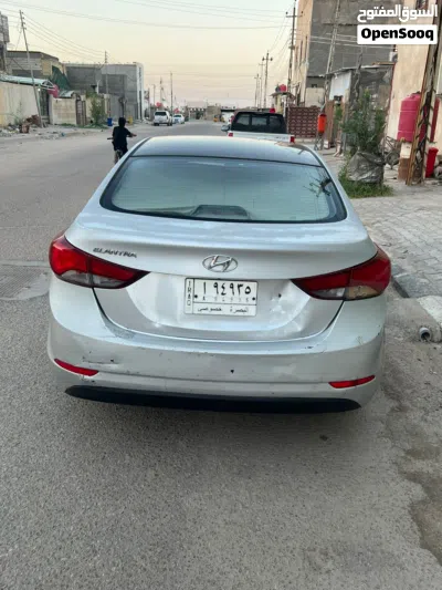 Hyundai Elantra Standard 4