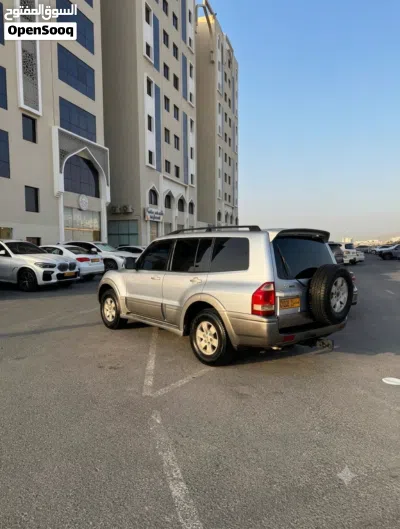 Mitsubishi Pajero GLS 2
