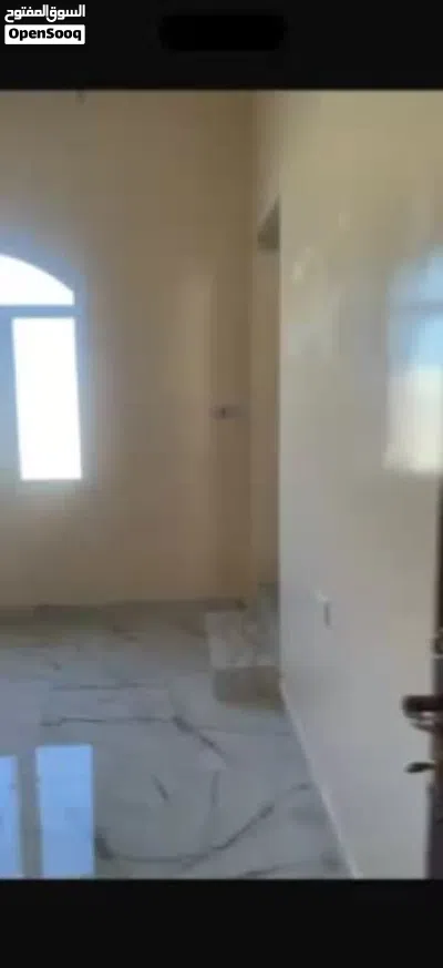 شقة للايجار وسط المدينة مع تكيف جنب كارفور ومسجد للعوايل فقط 4