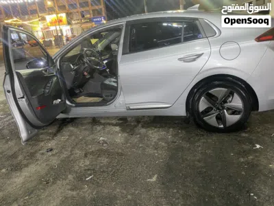 Hyundai Ioniq Standard 4