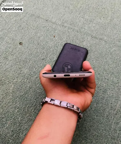 السلام عليكم يوجد A70 3