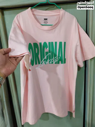 Levi's Original Graphic T-Shirt XL 9/10 Condition Pink 55 SAR 3