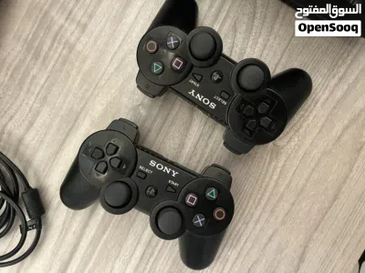 بليستيشن 3 مع جويستكين و هارد اقرا الوصف وعندي توصيل لكل مكان 3