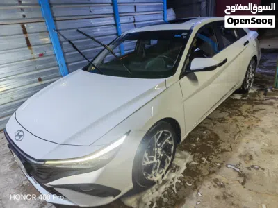 Hyundai Elantra Limited 3