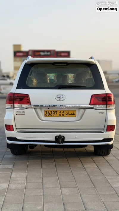 Toyota Land Cruiser GXR 2