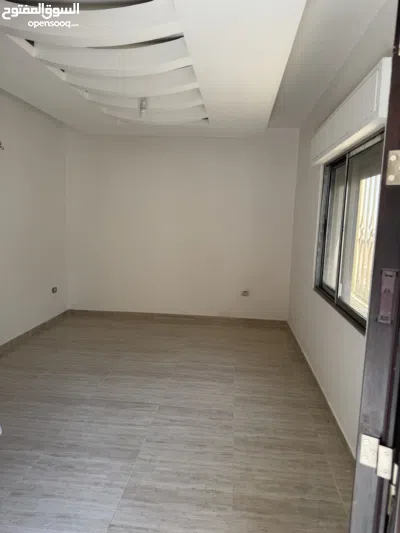 عرض على اخر شقه للبيع بسعر مميز طابق أرضي معلق في ضاحيه الرشيد خلف إسكان اميمه مساحه 150 م 2