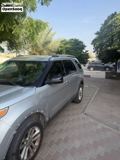 Ford Explorer Base 4