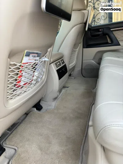 Toyota Land Cruiser GXR 2
