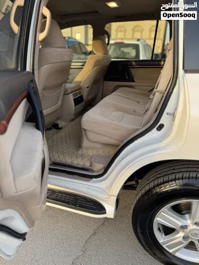 Toyota Land Cruiser GXR 4