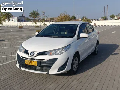 Toyota Yaris E 2