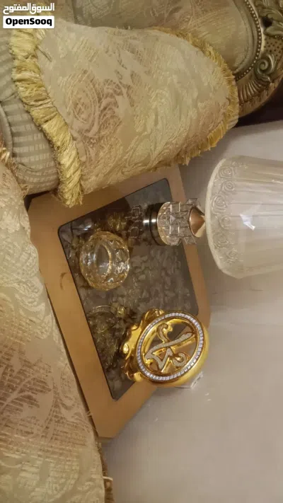 طقم كنب 7 مقاعد مع طاولات للبيع 2