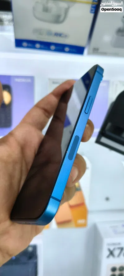 عرّض حرق الأسعار من RT Mobile! ايفون 13 أزرق ملكي نظيف جداً (حبة لقطة) وبطارية +90% 4