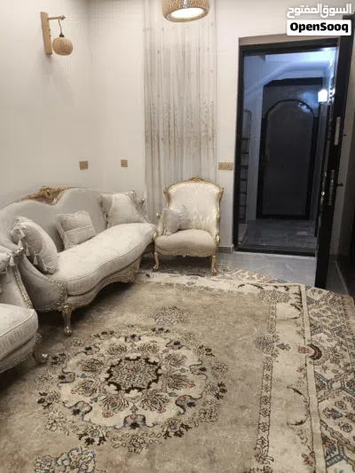 للبيع بيت في شارع فلسطين المهندسين مساحته 50 م 3