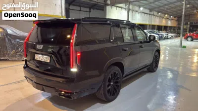 Cadillac Escalade Standard 2