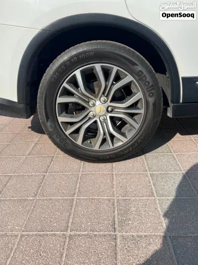 ميتسوبيشي اوتلاندر Standard 4