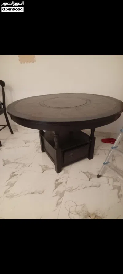used good condition Dining table with 4 chairs 4