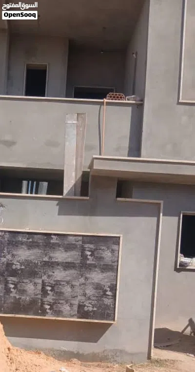 مبنى من طابقين وملحق شقق مفصوله 3