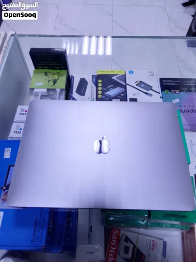 MacBook Pro 2018 نضيف و بدون اي مشاكل 3